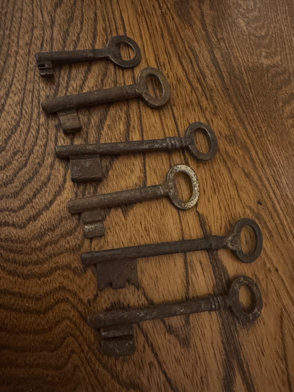 Vintage Skeleton Keys Set bundle of 6 - Picture 4 of 5